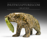 Ours avec poisson 14" par Lyta Josephie