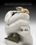 Scène de chasse à l'ours polaire de 7 po du célèbre Jimmy Iqaluq (de l'exposition d'Inuvik)