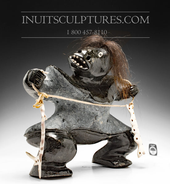 Chasseur d'esprit chamanique 16" par Uriash Puqiqnak