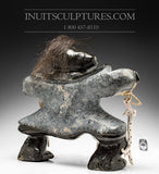 Chasseur d'esprit chamanique 16" par Uriash Puqiqnak