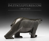 Ours gracieux qui marche 15" par Simeonie Kavik