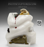 Scène de chasse à l'ours polaire de 7 po du célèbre Jimmy Iqaluq (de l'exposition d'Inuvik)