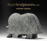 Bœuf musqué SIGNATURE 19" par Lucassie Ikkidluak *Protecteur du troupeau*