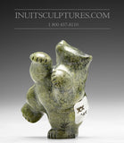 Ours dansant vert 3" par Markoosie Papigatook