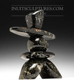 Inukshuk foncé 15" par Paul Bruneau