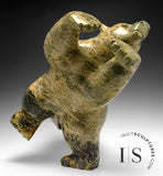 Ours dansant 20" par Nuyalia Tunnillie *Flotte comme un papillon, pique comme une abeille*