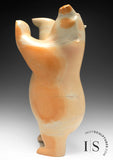 Ours dansant SIGNATURE 20" par Ashevak Adla *Pudding au caramel*