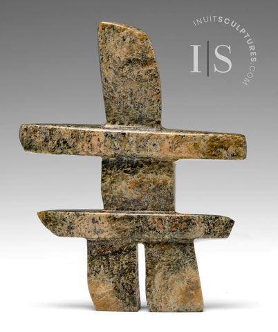 Inukshuk 4" par Adamie Quamagiaq *Médaille de bronze*