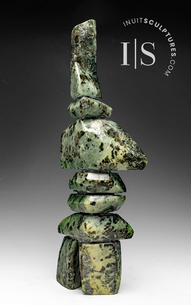 Inukshuk 19" par Qavavau Shaa *Fer de lance*