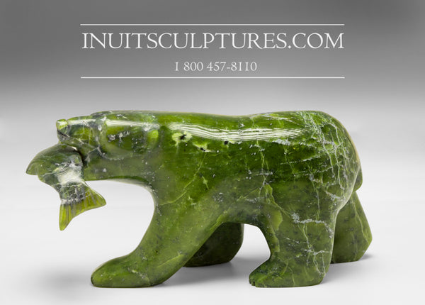 Ours avec poisson 7" par Allan Sheutiapik