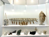 Umiak (bateau) en os de baleine, chef-d'œuvre de migration de 63 pouces par Bob Kussy et Goota Ashoona, de renommée mondiale