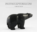 Ours qui marche de 8 pouces par Louie Uttaq