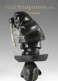 Chasseur et phoque 11" par Louie Uttaq Gjoa Haven *Piniatoq*