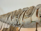 Umiak (bateau) en os de baleine, chef-d'œuvre de migration de 63 pouces par Bob Kussy et Goota Ashoona, de renommée mondiale