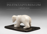 Ours miniature en ivoire de 3 pouces par Tarsis Pillakapsi