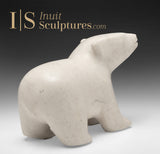 Ours qui marche 8" par Kelly Ashoona *Charbon blanc*
