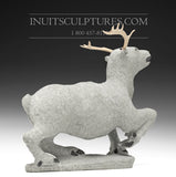 Caribou 11" par Natar Ungaluq *Jeune roi de la toundra*