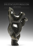 Ours dansant 8" par Tony Oqutaq
