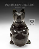 Chien arctique et boule de neige 6" par Isaaci Petooloosie