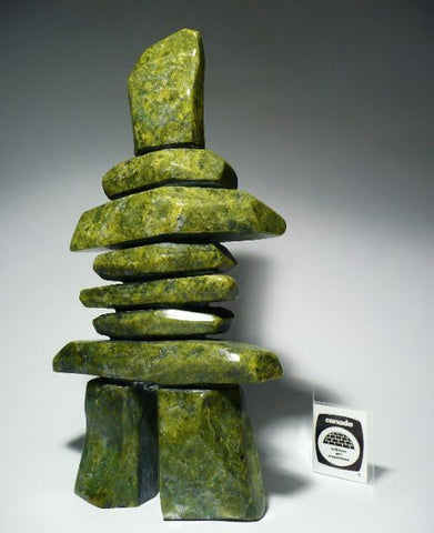 Inukshuk vert 11,75" par Qavavau Shaa