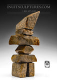 Inukshuk brun 10" par Salomonie Shaa