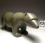 Ours qui marche 12" par Josie Iqaluq