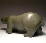 Ours qui marche 12" par Josie Iqaluq