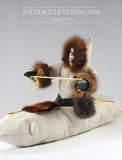 Art textile Inuk de 16 po en kayak par Dianne K. *Afloat*