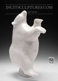 Ours dansant en marbre blanc potelé de 14 po par Nuna Parr