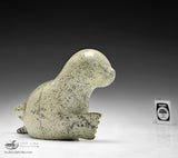 Sceau 8,5" par Ottokie Aningmiuq