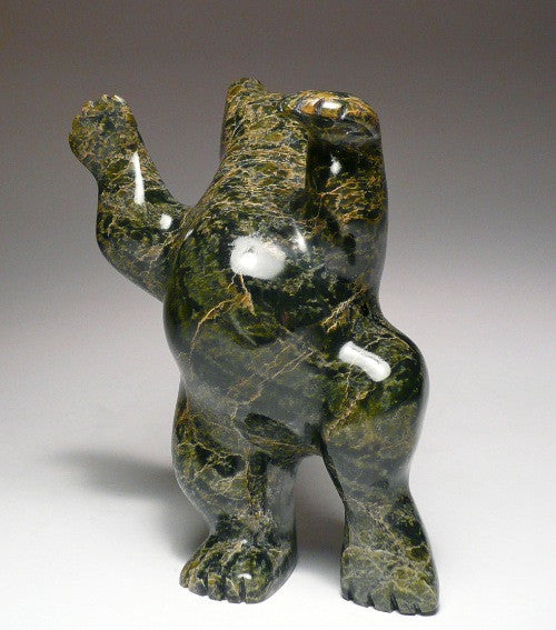 Ours dansant 6 5/8" par Qavavau Ashoona