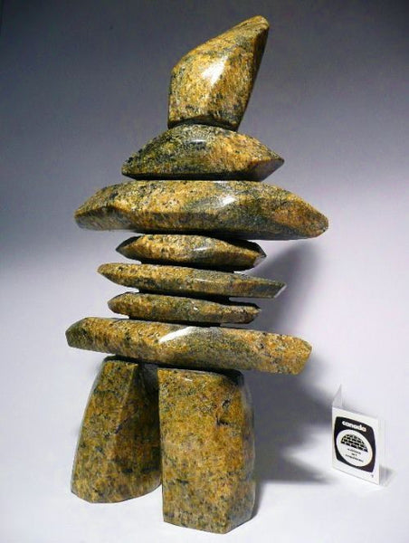 Inukshuk 13,25" par Qavavau Shaa